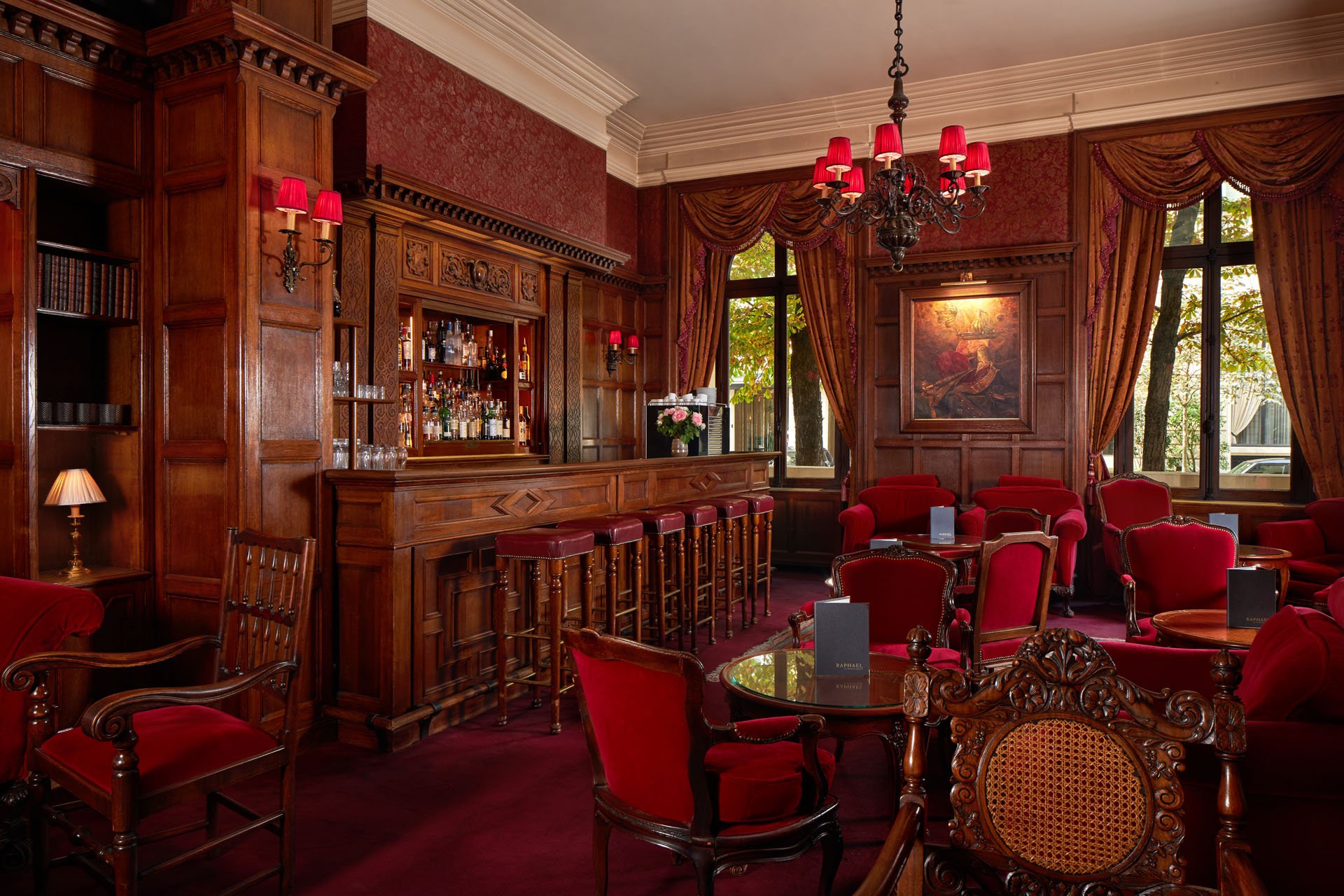 Raphael Hotel Paris - English Bar