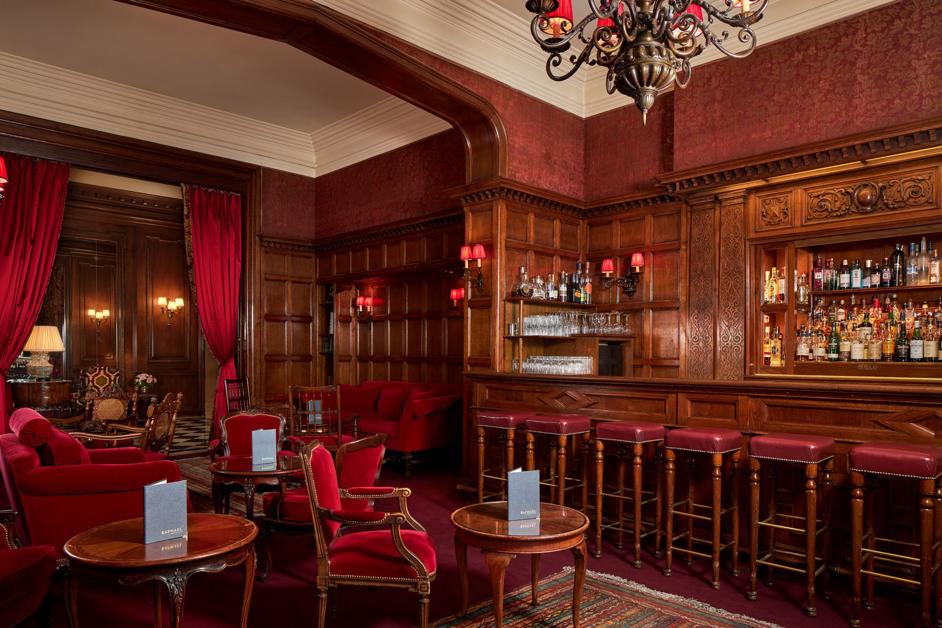 Raphael Hotel Paris - English Bar